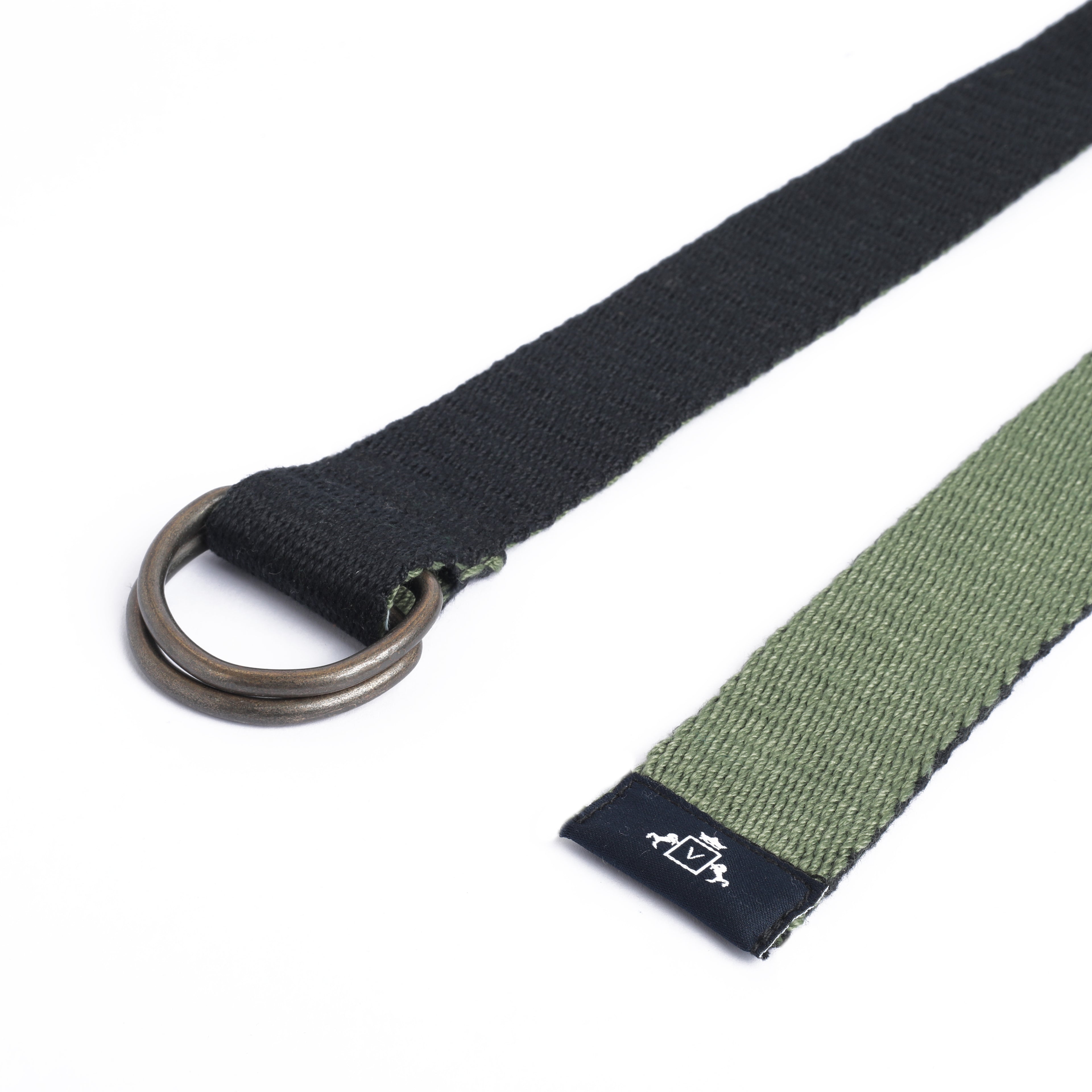 Style Shift: Reversible Belt for Every Occasion in Black and Green